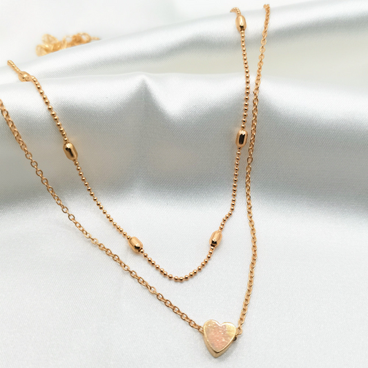 Choker de corazón orado, elegante y delicado, ideal para regalar o complementar tu look.