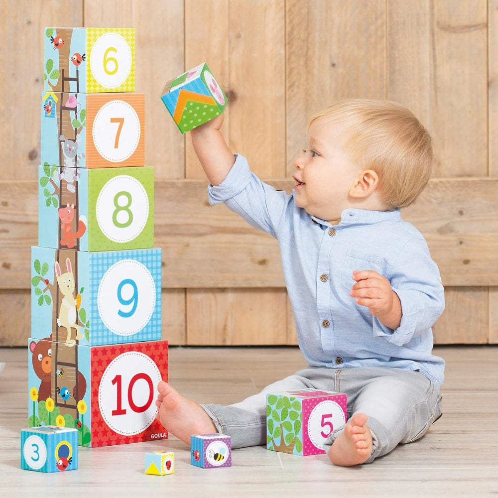 Cubos apilables del bosque para bebés desde 12 meses, marca Goula. Incluye 10 cubos con ilustraciones de animales y escenarios, ideal para estimular motricidad y creatividad.