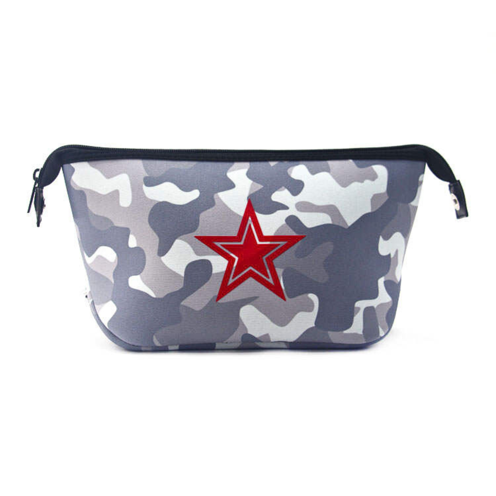 Estuche de neopreno camuflaje gris con estrella roja, práctico y resistente, ideal para cartuchera, cosméticos y accesorios. Perfecto para el trabajo, universidad, gimnasio o playa.