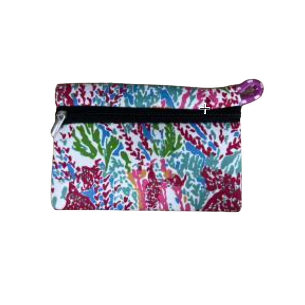Estuche de neopreno con diseño de corales, ideal para cosméticos, accesorios y uso diario. Perfecto para universidad, trabajo, gimnasio o playa.