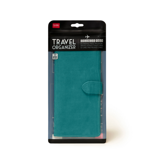 Porta documentos de viaje Legami con cierre magnético y protección RFID, disponible en colores Lila, Negro y Azulino, ideal para organizar tus documentos de viaje.