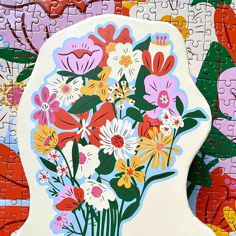 Rompecabezas Floral en forma de ramo, 540 piezas y dimensiones de 50.8 x 66 cm, ideal para relajarse o regalar.