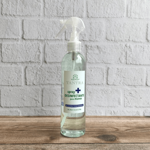 Desinfectante para manos con aroma a muña silvestre, disponible en 65 ml, 150 ml y 250 ml, que hidrata y desinfecta rápidamente sin enjuague.