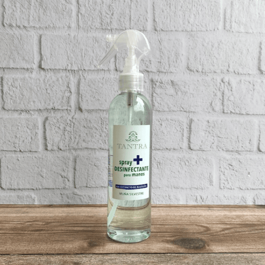 Desinfectante para manos con aroma a muña silvestre, disponible en 65 ml, 150 ml y 250 ml, que hidrata y desinfecta rápidamente sin enjuague.