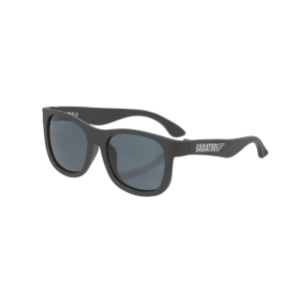 Lentes de sol Babiators color negro para bebés de 0 a 2 años con protección UV.