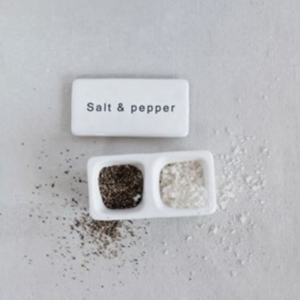 Recipiente para sal y pimienta en cerámica vitrificada blanco y negro con tapa, diseño elegante y resistente, ideal para la cocina.