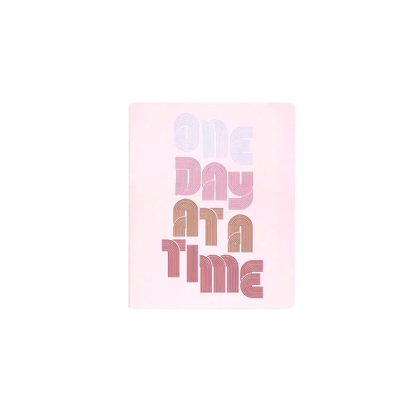 Agenda One Day At A Time - Planificador Diario Undated con páginas perforadas y diseño compacto.