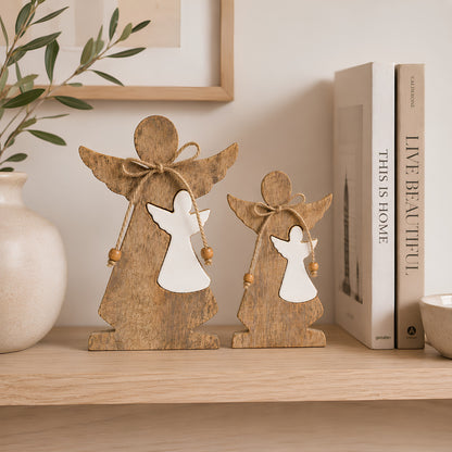 Angelito de madera hecho a mano en madera y cerámica, disponible en dos tamaños.
