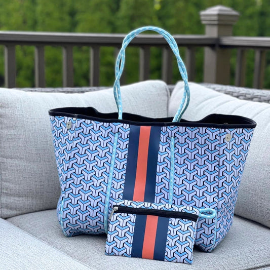 Bolso de neopreno azul con Malba, práctico y moderno, incluye estuche adicional para cosméticos. Ideal para la universidad, trabajo, gimnasio o playa.