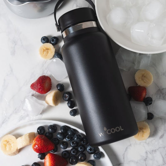 Botella térmica de acero inoxidable 1000ml, resistente y tapa hermética.