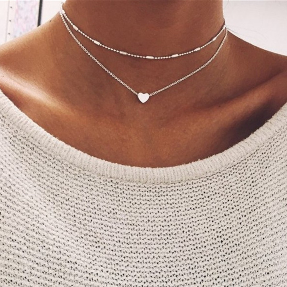 Choker de corazón plateado elegante y delicado, ideal para regalar o complementar tu look.