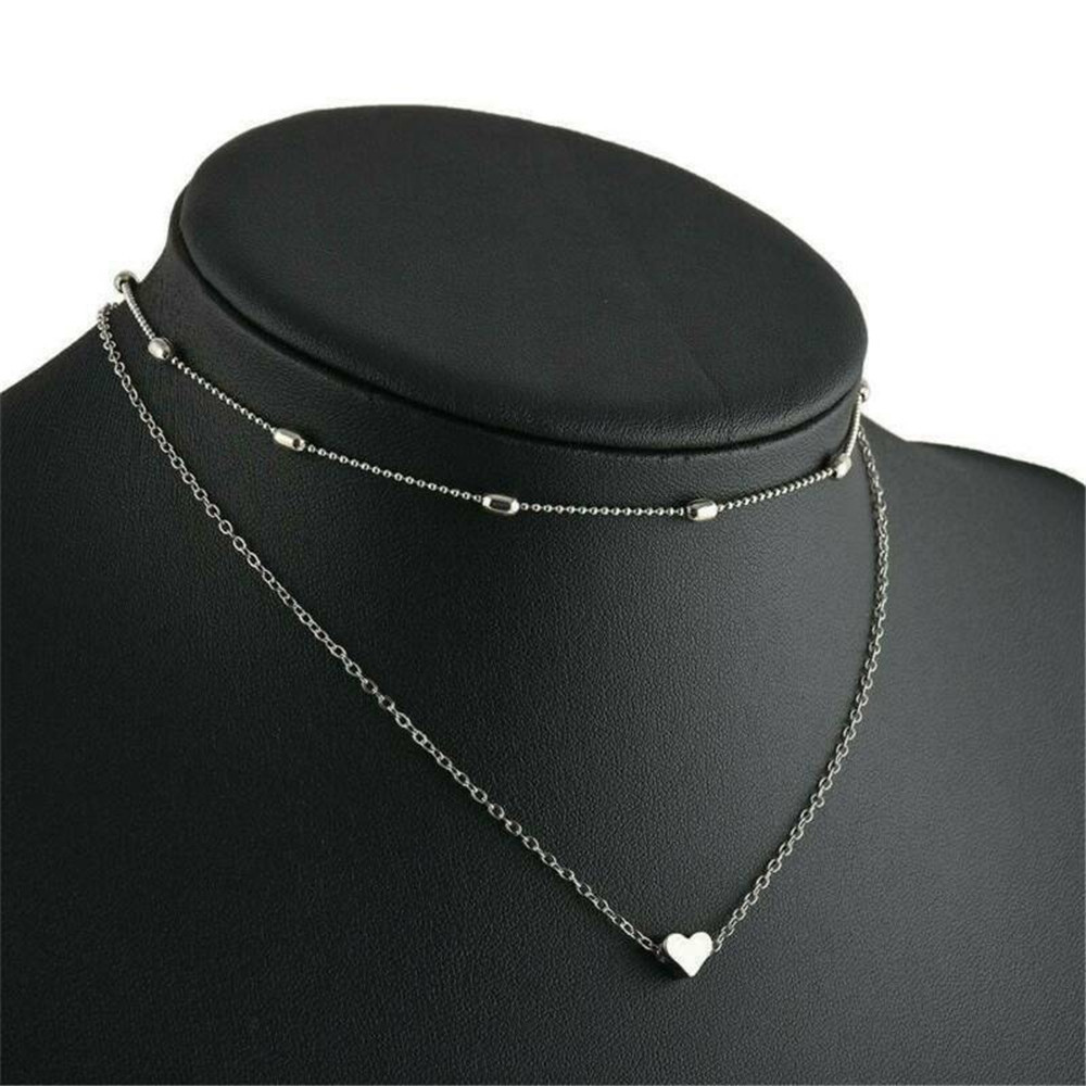 Choker de corazón plateado, elegante y delicado, ideal para regalar o complementar tu look.