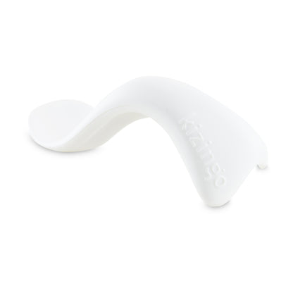Cuchara ergonómica para bebé zurdo en colores blanco y rosado. Diseño curvo para facilitar la autoalimentación.