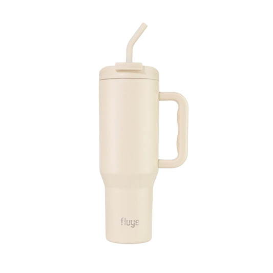 Fluye Mug Pro 1200ml en color Baja Sand (Beige), ideal para bebidas frías o calientes.