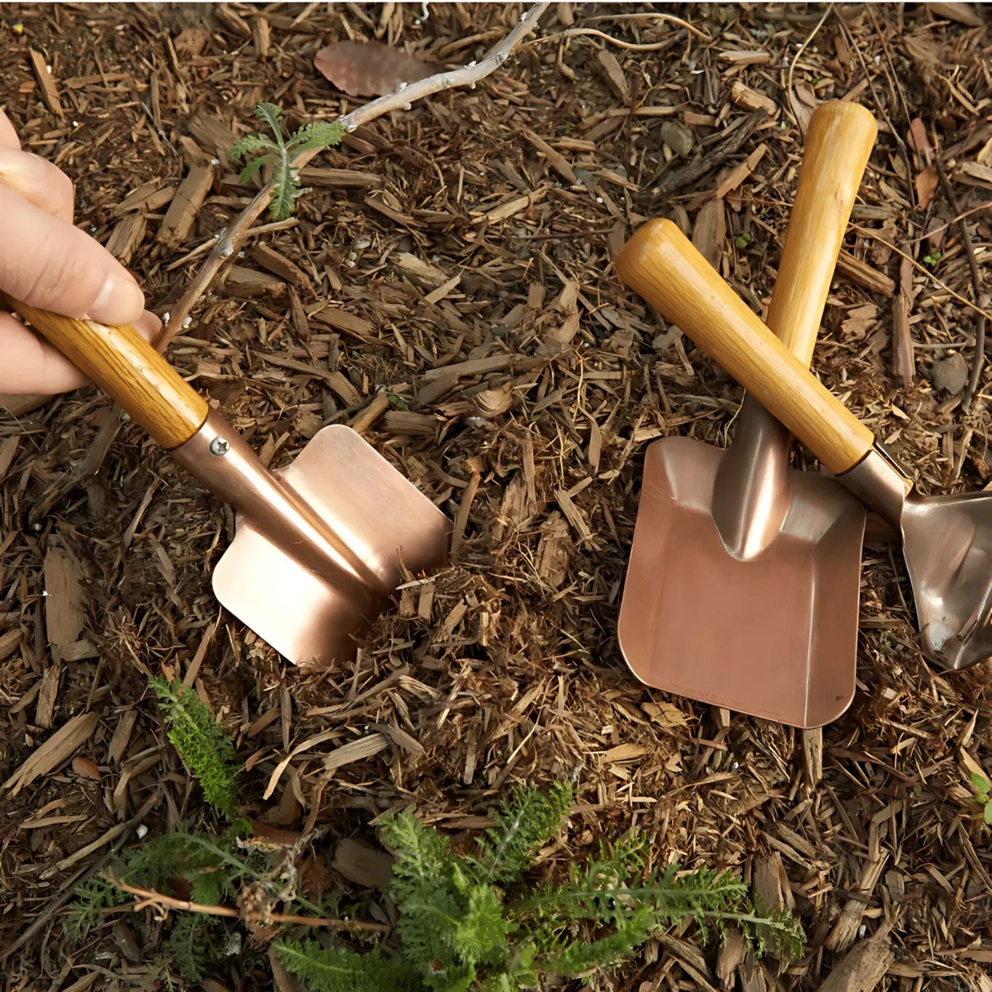 Set de herramientas de jardinería de 3 piezas. Acabado en cobre.