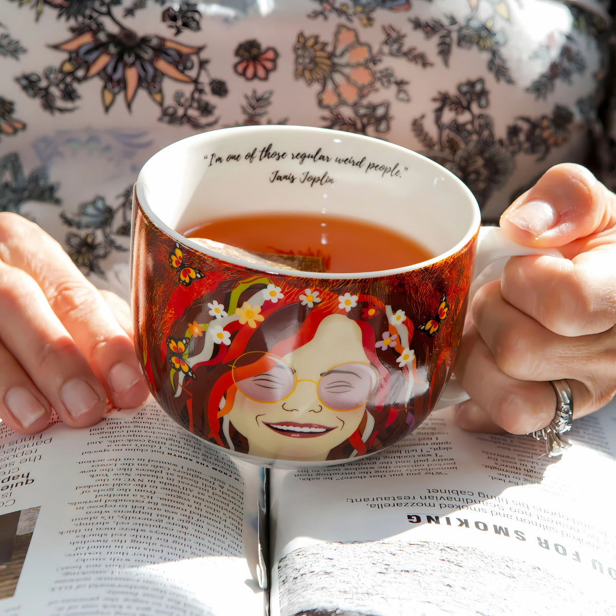 Janis Joplin Mug con la frase "I’m one of those regular weird people".