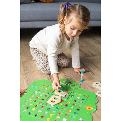 Juego de mesa Birds Tree de Goula para niños desde 3 años. Incluye árbol-puzzle, tarjetas de retos, casita de madera y reloj de arena. Ideal para estimular atención, lógica y vocabulario mientras juegan.