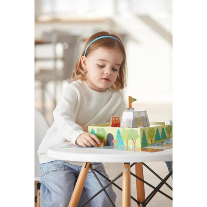 Juego de mesa Aventura de Goula para niños desde 3 años. Incluye tablero 3D, personajes y dados de madera. Ideal para aprender colores, números y disfrutar en familia.