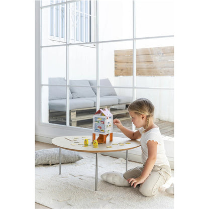 Juego de mesa Happy Chickens de Goula para niños desde 3 años. Incluye gallinas y nidos para clasificar por colores, ideal para desarrollar coordinación, atención y juego en familia.