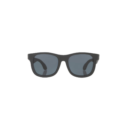 Lentes de sol Babiators negros para bebés de 0 a 2 años con protección solar.