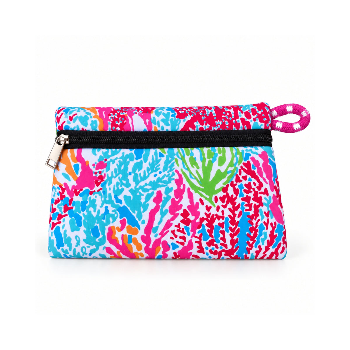 Neceser de neopreno Corales con estampado multicolor, cierre negro y productos de cuidado personal en su interior.
