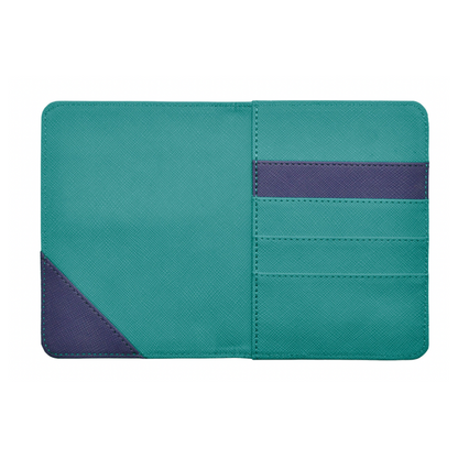Porta documentos Legami color turquesa con elástico y protección RFID, ideal para viajes seguros y organizados.