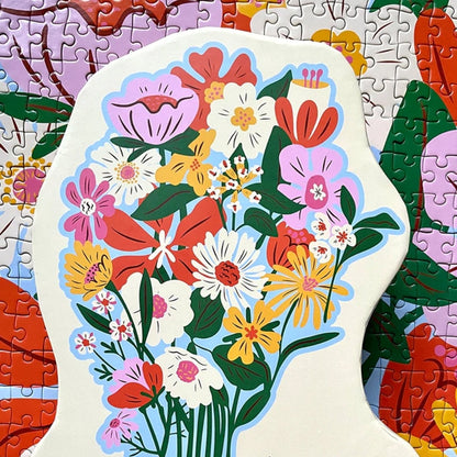 Rompecabezas Floral en forma de ramo, 540 piezas y dimensiones de 50.8 x 66 cm, ideal para relajarse o regalar.