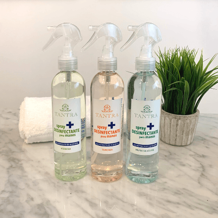 Desinfectante para manos con aroma a toronja, secado rápido, hidrata y desinfecta sin necesidad de enjuague. Disponible en tamaños 65ml, 150ml, y 250ml.