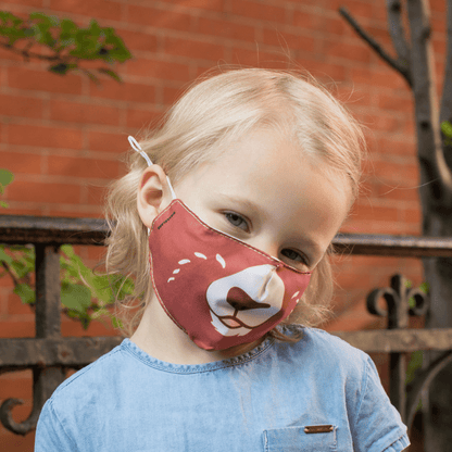 Mascarilla para niños de doble capa con tiras regulables, disponible en 4 diseños: gato, perro, tigre y oso. Ideal para protección y comodidad.