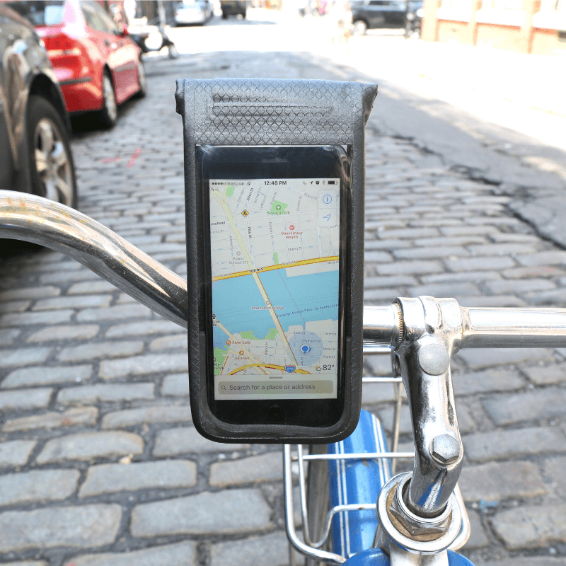 Porta celular impermeable para bicicleta, con sujeción segura y compatible con varios modelos de teléfono.