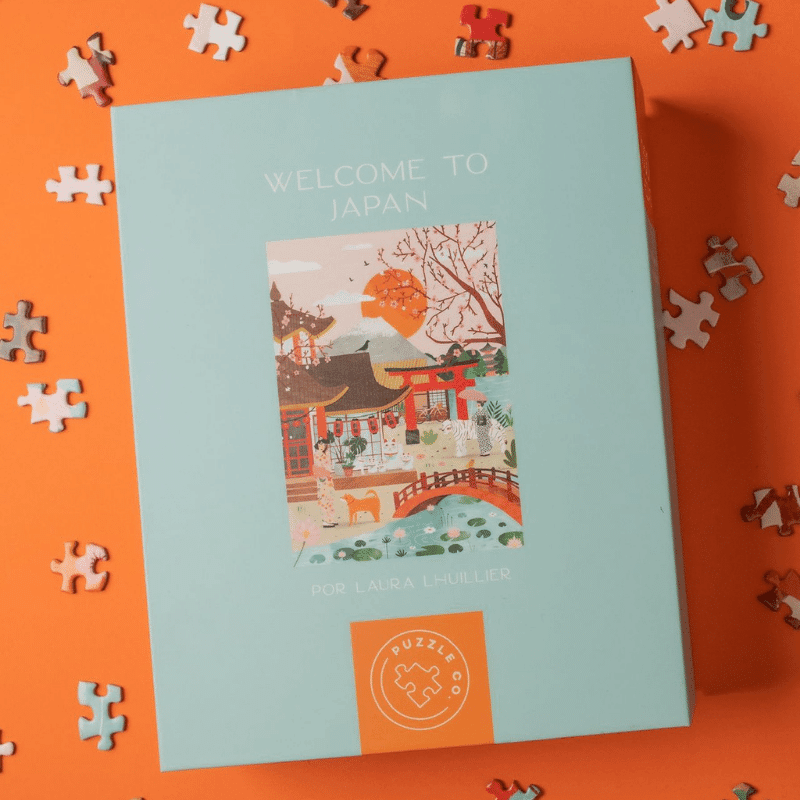Rompecabezas de 1000 piezas "Welcome to Japan" de Puzzle Co., ilustración colorida inspirada en Japón, ideal para relajarse y desconectar solo o en familia.